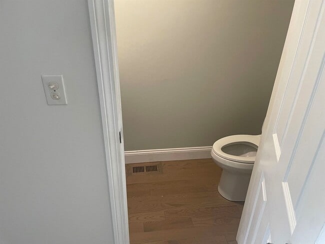 Building Photo - 64 Dunvegan Wds Dr