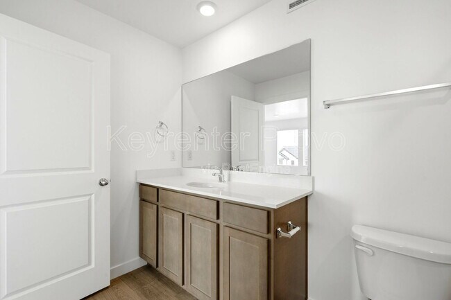 Building Photo - 371 E Levengrove Dr