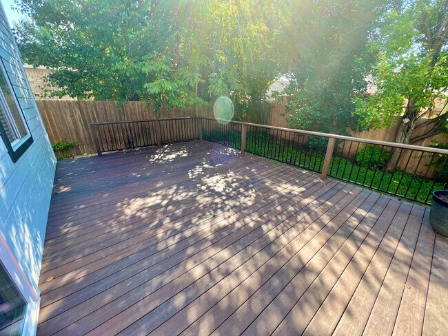 Building Photo - Beautiful 4BD and 2.5BA home in South Aust...