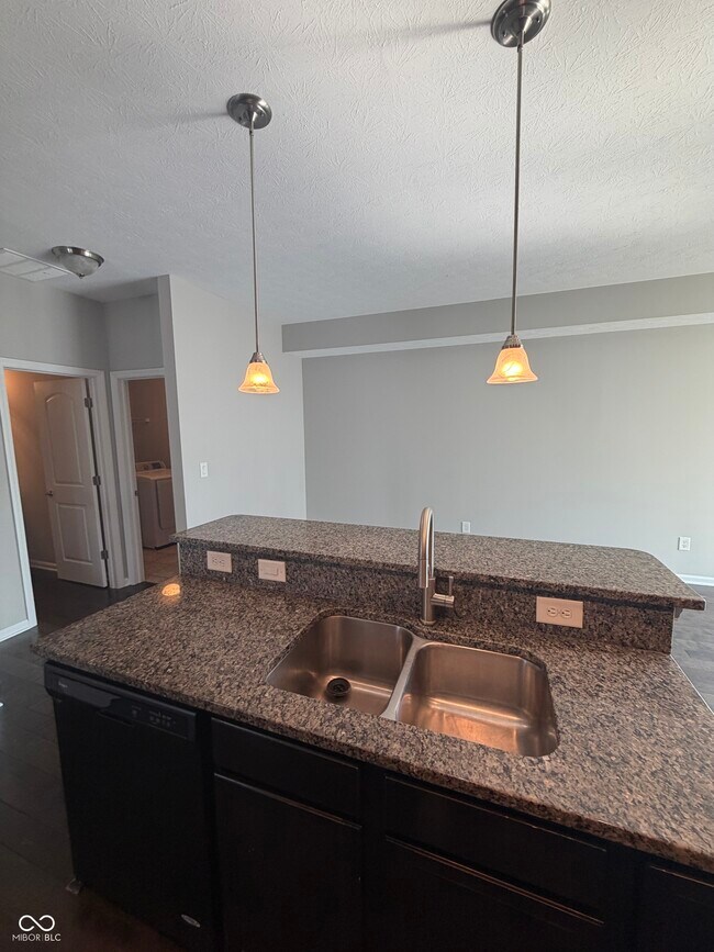 Building Photo - 9681 Angelica Dr