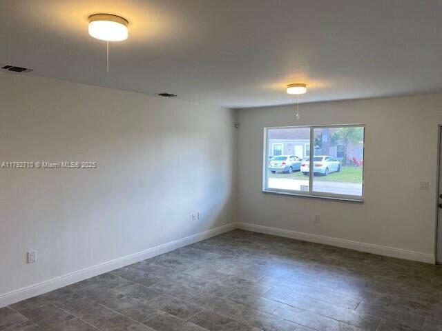Building Photo - 275 Sabur Ln
