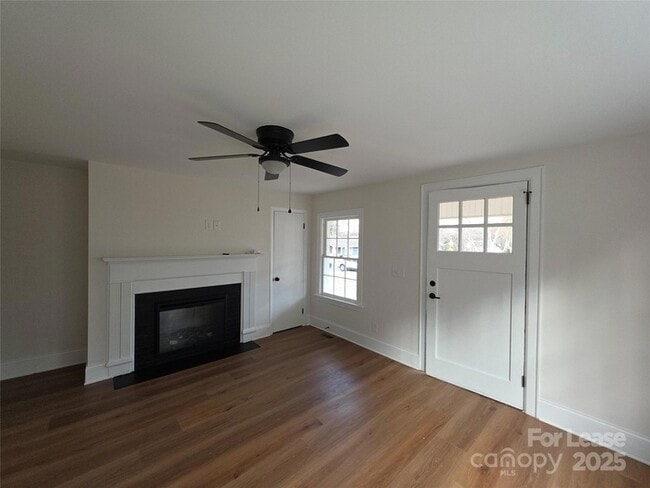 Building Photo - 1953 Woodcrest Ave