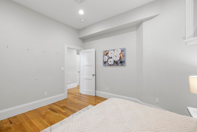 Building Photo - 1248 Beacon St