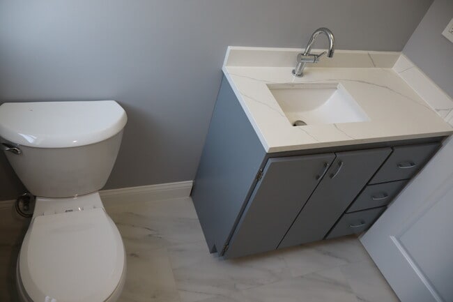 Building Photo - 4120 W Gladys Ave