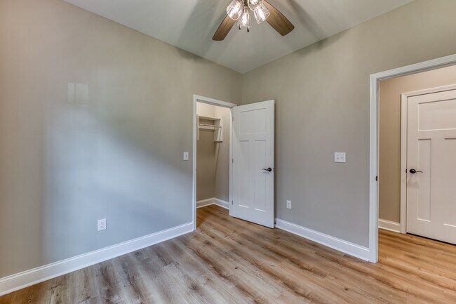 Building Photo - 319 Monroe Dr