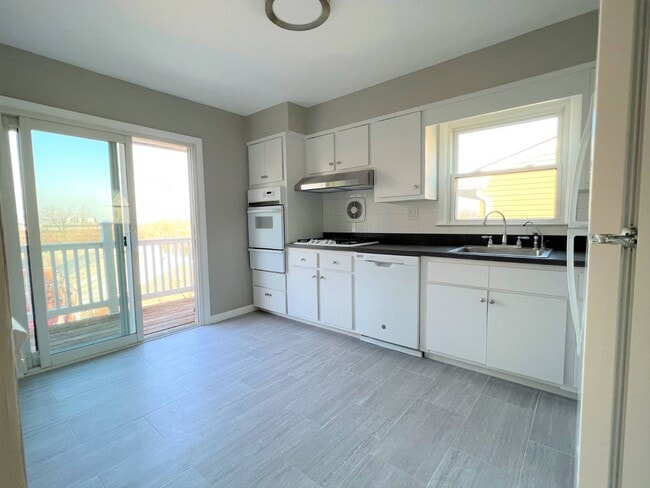 Building Photo - 15-28-28 Parsons Blvd