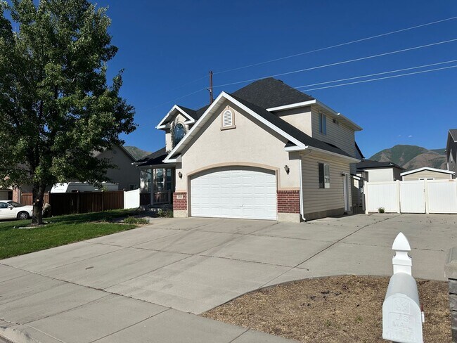 Building Photo - Freshly Painted, New Carpet Throughout - Home For Rent In Springville!!!