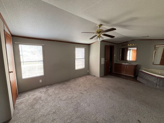 Building Photo - 2 Bed 2 Bath Mobile Home