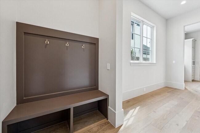 Building Photo - 7203 Tickner St