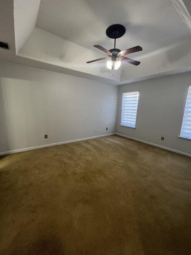 Building Photo - 217 Sarah Creek Ct
