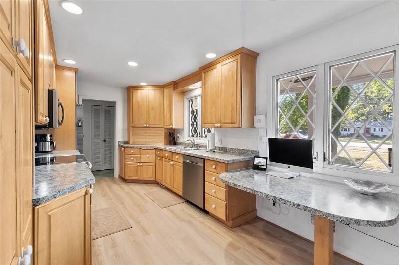 Building Photo - 178 S Main St