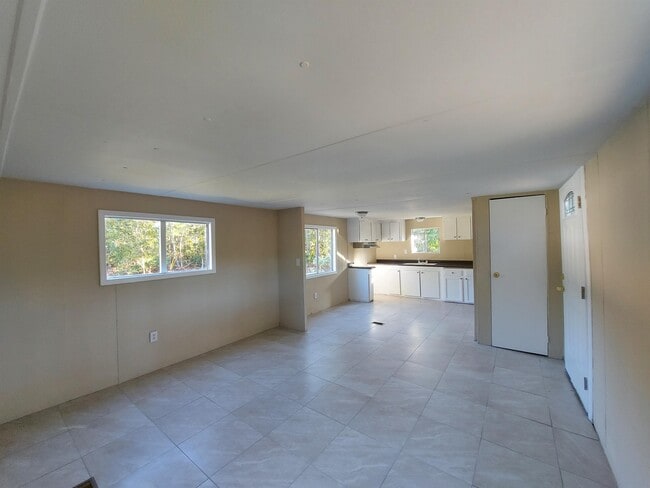 Building Photo - 119 E Woods Ct