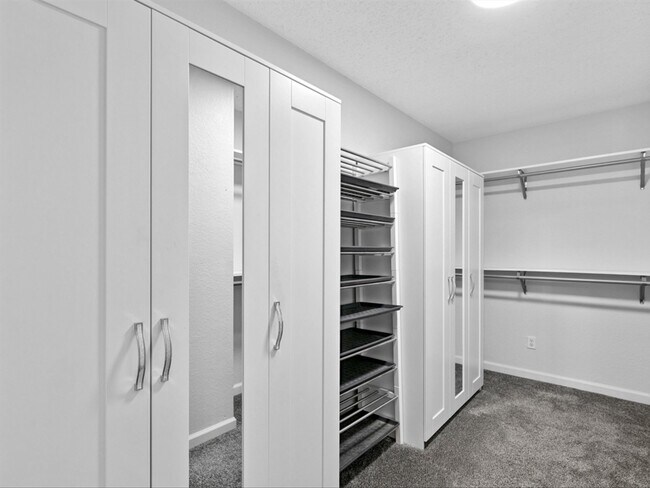 Building Photo - 5304 Los Altos Rd