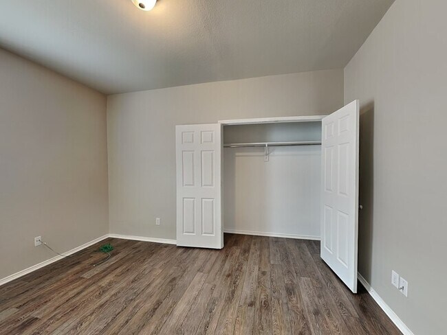 Building Photo - 12509 Patnoe Dr