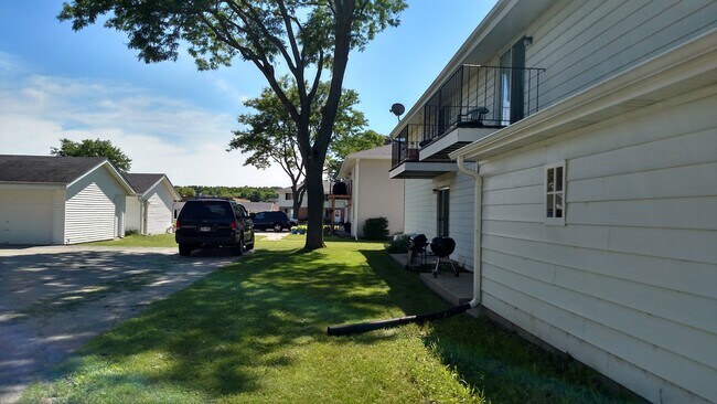 Building Photo - 741 E Imperial Dr