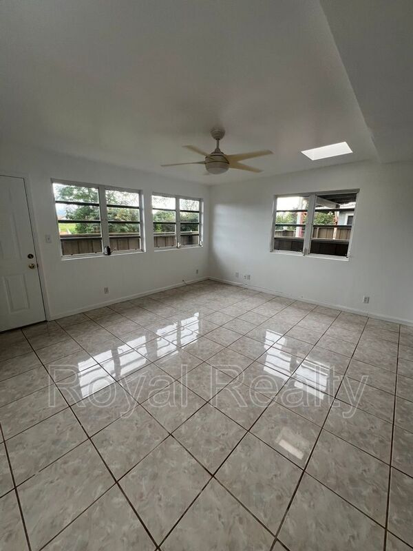 Building Photo - 94-433-433 Lanikuhana Pl