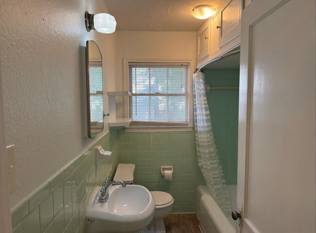 Building Photo - 3300 Robinson Ave