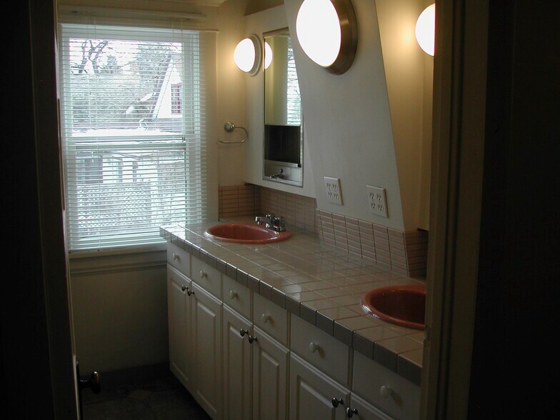 Two sinks in bathroom - 1270 3rd Ave