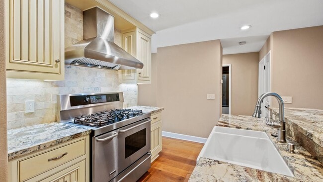 Building Photo - 156 Vineyard Cir