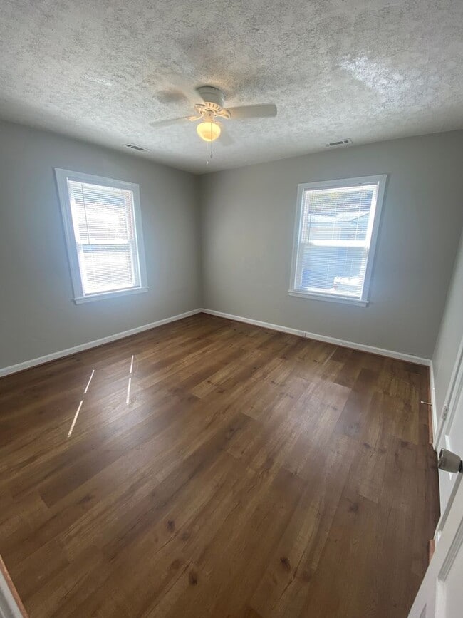 Building Photo - 52 Pelham Heights