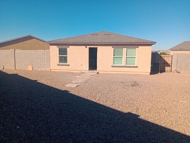 Building Photo - Beautiful Home in Eloy