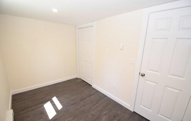Building Photo - 37 Dudley Ln