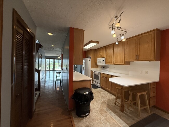 Building Photo - 4016 Fairway Lakes Dr