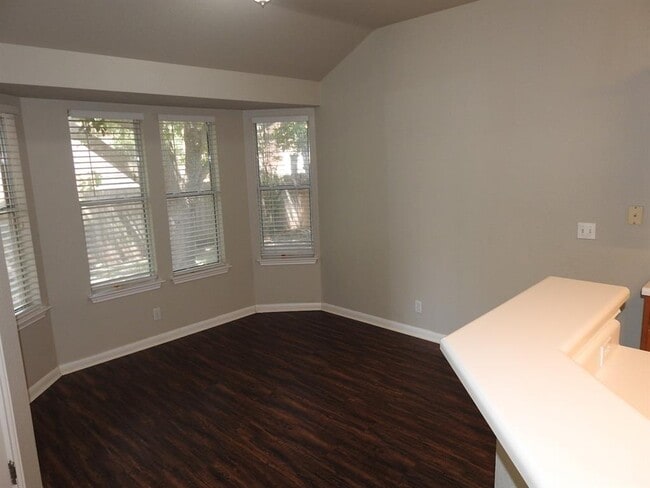 Building Photo - 440 Zebra Dr