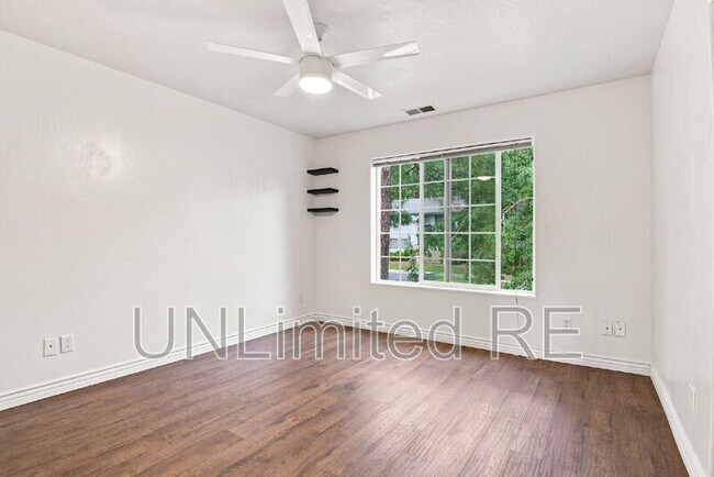 Building Photo - 3272 S Litzler Dr