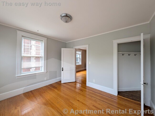 Building Photo - 156-158 Summer St Unit #302