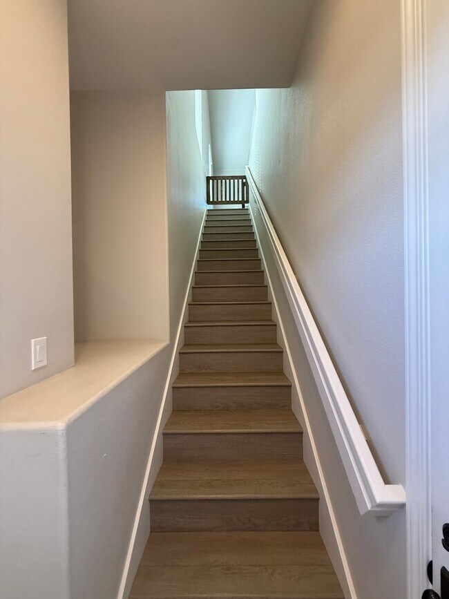 Building Photo - Updated 2 Bedroom/ 2 Bathroom Duplex in Coffee Park!