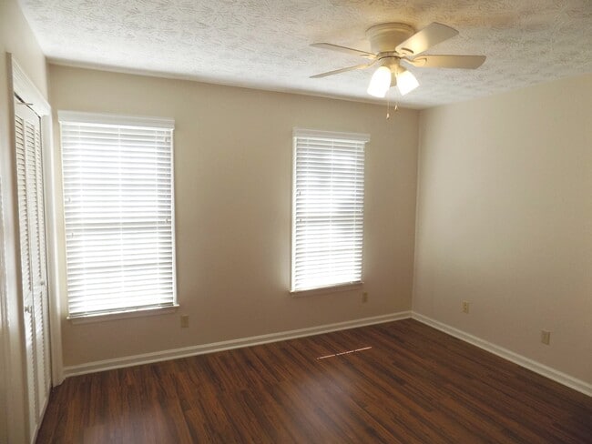 Building Photo - Renovated 3 Bedroom 2 Bathroom in Georgetown with Tons of Space!