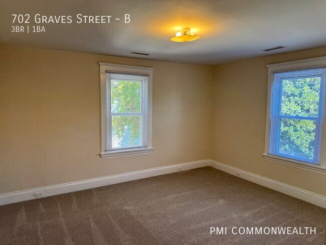 Building Photo - 702 Graves St
