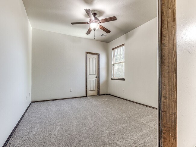 Building Photo - Luxury Rental Home in Edmond Schools + Com...