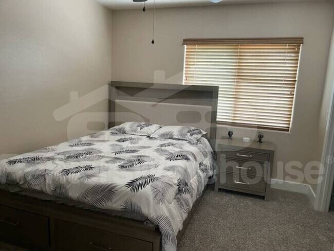 Building Photo - North Phoenix 4bed 2.5ba 2car POOL Oasis