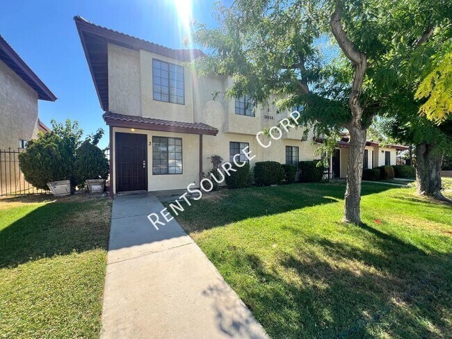 Primary Photo - 3 Bedroom Two Story Townhome for Rent in E...