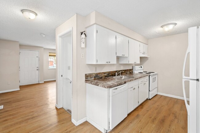 Building Photo - 818 E Princeton Ave