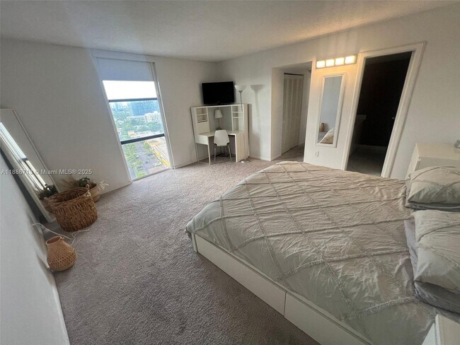 Building Photo - 13499 Biscayne Blvd