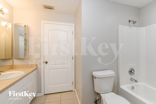 Building Photo - 2112 NE 14th Ave