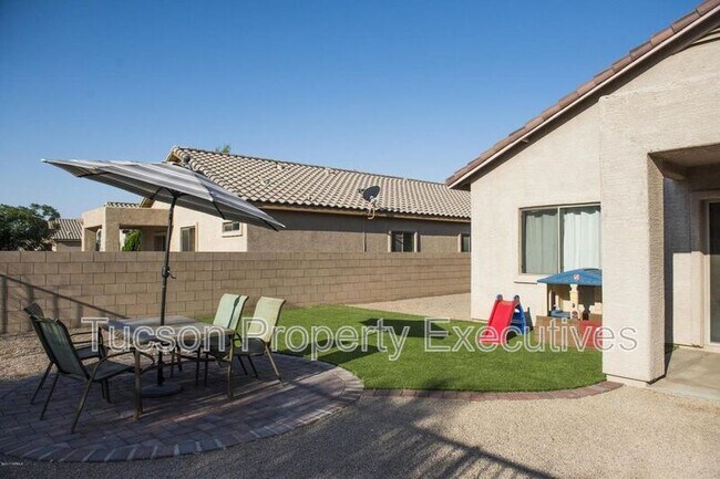 Building Photo - 12700 N Rodeo Land