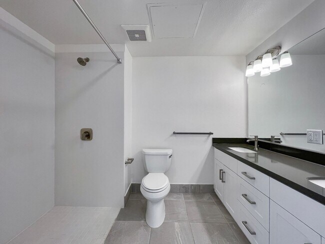 Building Photo - Modern 2BD Fremont Condo – EV Charger, Bal...