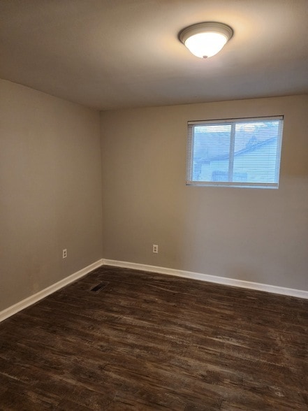 Building Photo - 401 N Polk St