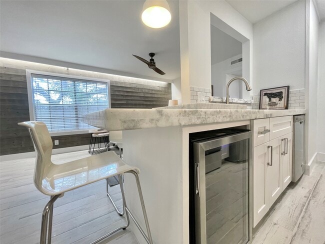 Building Photo - 1855 Portsmouth St