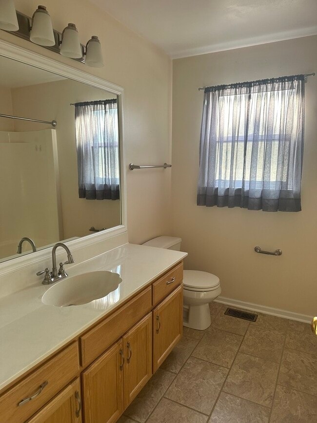 Building Photo - 1211 Bluejay Ln