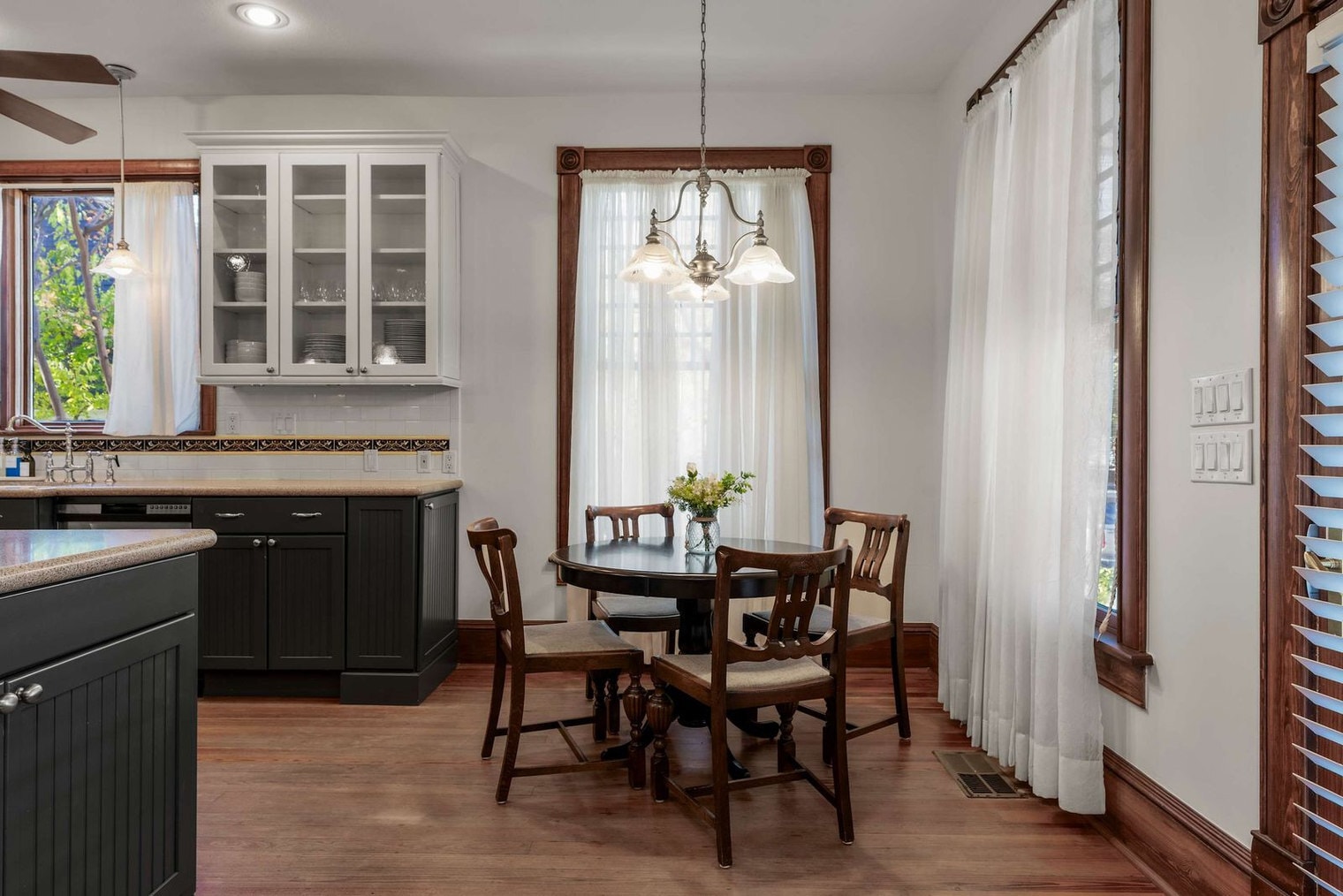 Building Photo - 1116 W 10th St