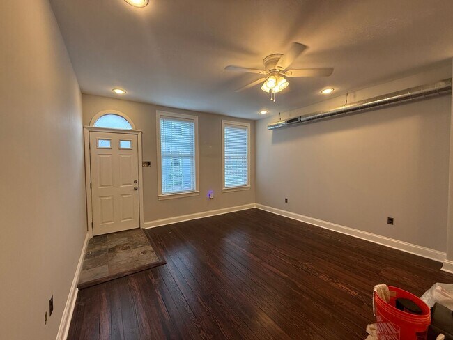 Building Photo - Charming South Philadelphia Rowhome