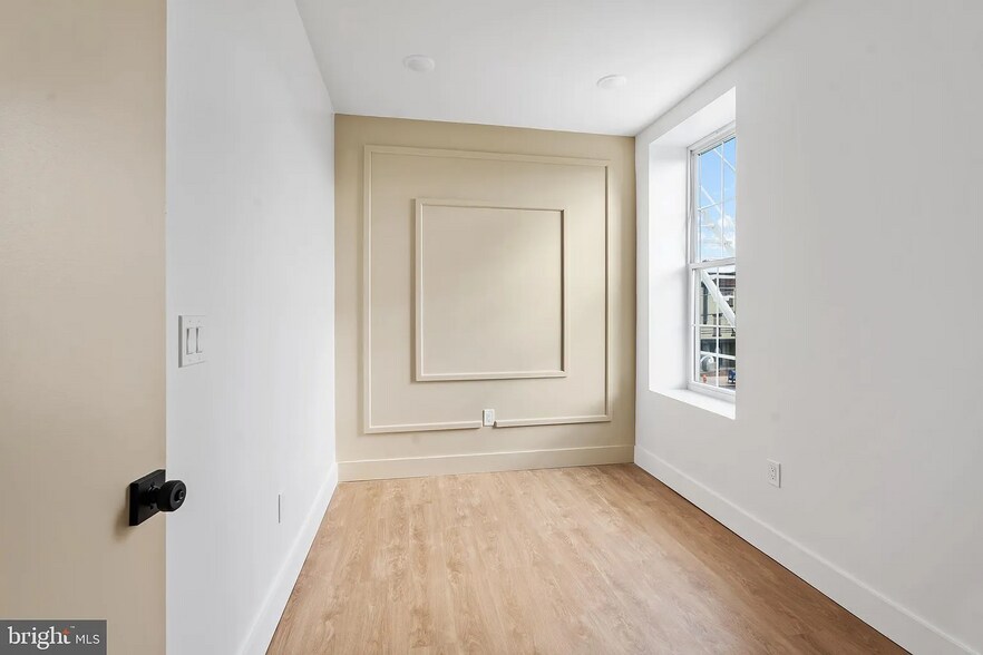 Building Photo - 900 N 41st St