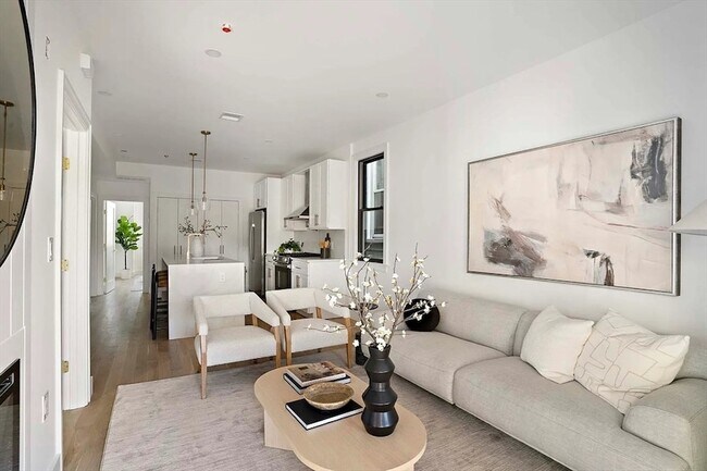 Building Photo - 98 Bennington St