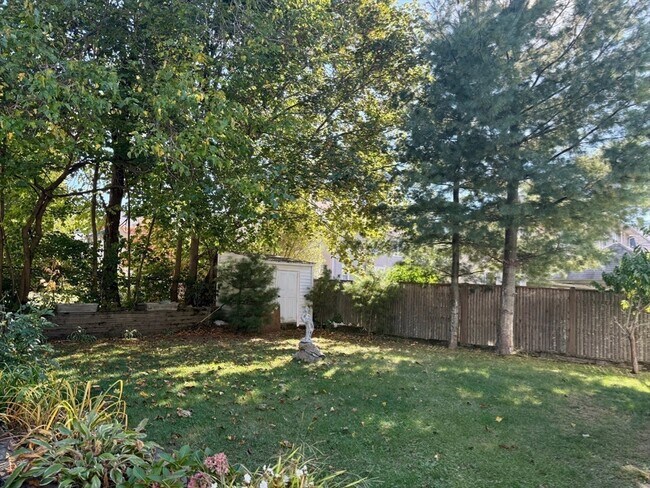 Building Photo - 10 Bradford St