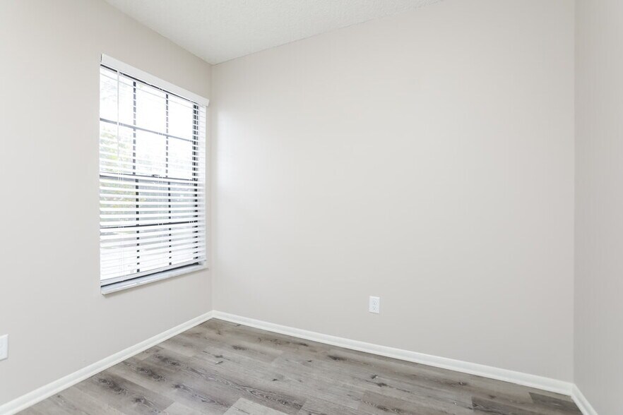 Building Photo - 1275 Pin Oak Dr
